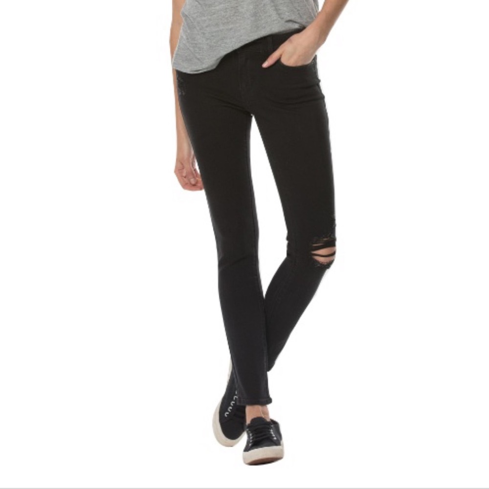 Levis 711 Skinny Jeans 26
